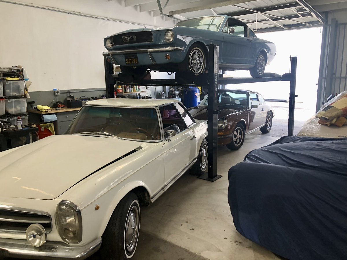 tiarasoptional's tweet photo. #MondayMotivation #MercedesBenz #Porsche #Fastback #classiccars #investments https://t.co/rKca5gwPQQ