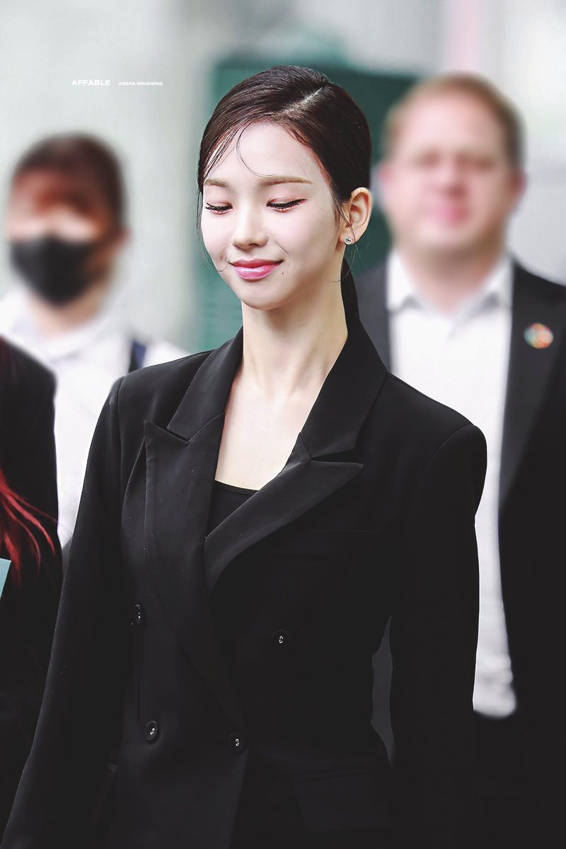 Happy Birthday KARINA 🤍✨
#카리나 #KARINA 
#에스파 #aespa 
#지민아_마이의_푸른봄은_너야
#Welcome_to_MyKarina