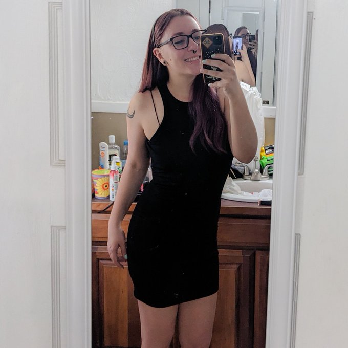 Dressed up for Easter Dinner, yesterday 😊🌷🐇💕 https://t.co/jb3E7REzBf