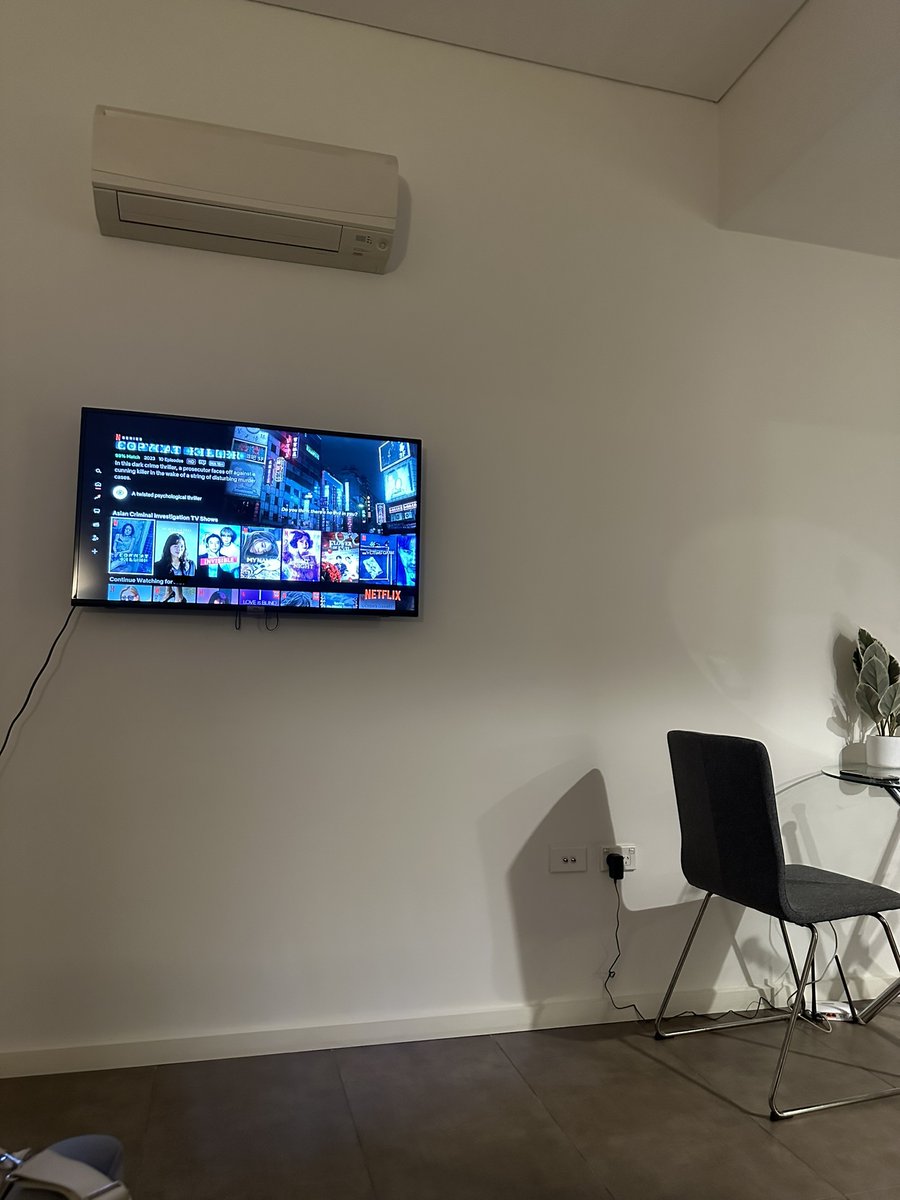 イースター最終日。日本でいうアウトレット、DFOに行ったら人が多すぎた🙀でも洋服が10ドルで売ってて袋いっぱいに購入。夜はオージービーフ、手作りマッシュポテトとスパークリングワインでお家ディナー。早めにベットインして映画を観ながらゆったり最高の休日😊おやすみなさい🌙#おは戦50411ak