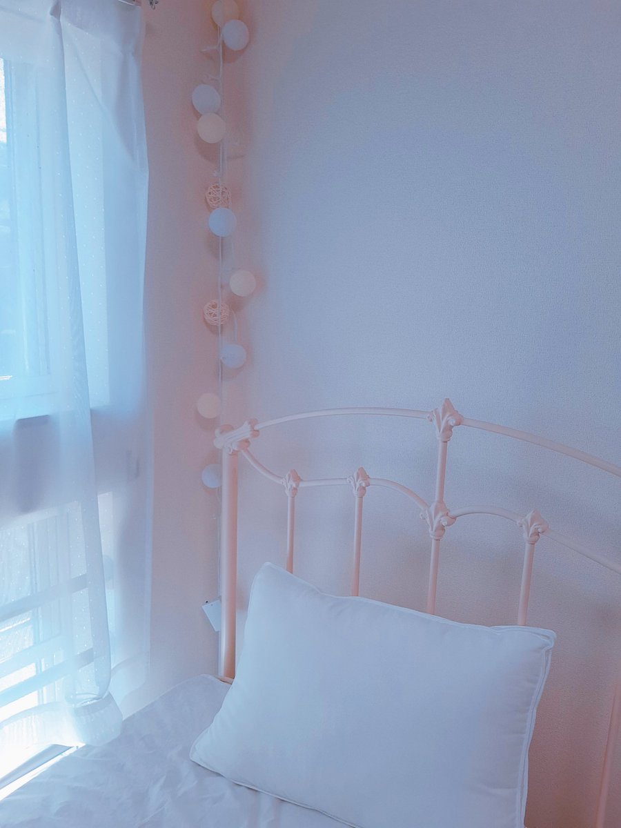 #白って200色あんねん シリーズ⁡⁡
⁡今日は、あたたかで春らしい陽気
洗濯物も乾いたし、
レースのカーテンを揺らす風が⁡
⁡気持ちのいい午後でした
⁡
 #インテリア雑貨  #インテリアライト  #ハンドメイド雑貨  #韓国インテリア  #ハンドメイド作品  #ハンドメイド好きさんと繋がりたい