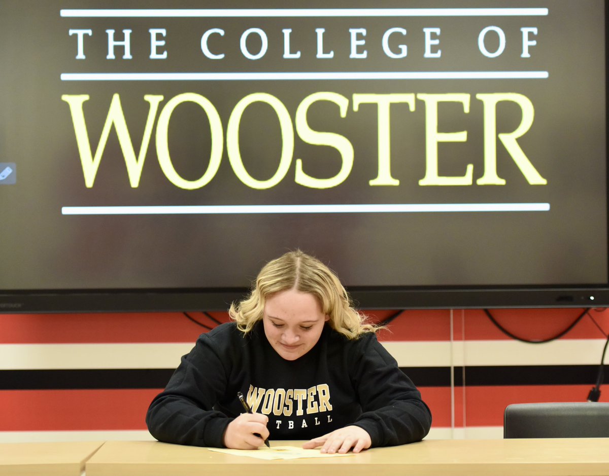 Senior Catcher/3B Shelby Ellsworth officially signing to continue her academic career as well as her athletic career at the College of Wooster! Congratulations! Can’t wait to see all that you accomplish! Keep working hard! 🥎