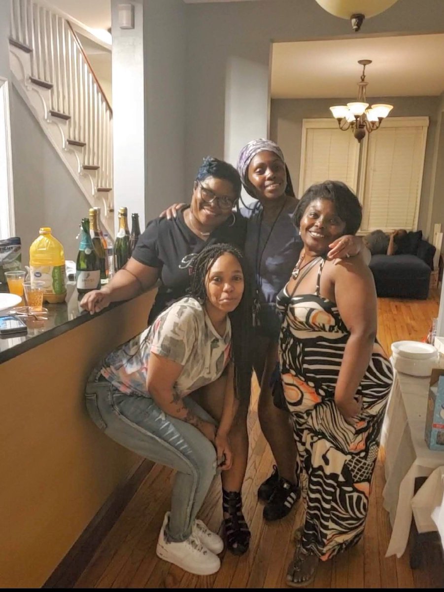 MsSweetSherrie's tweet photo. National Sibling Day #gooddaydc #foxlion #lion https://t.co/vXW1VBKd6W