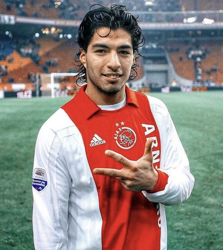 CFC_Janty's tweet photo. Luis Suarez 

729 games
453 goals 
243 assists 

The best player to have never won the Ballon Dor. 🇺🇾 https://t.co/jPDeVlSXo1