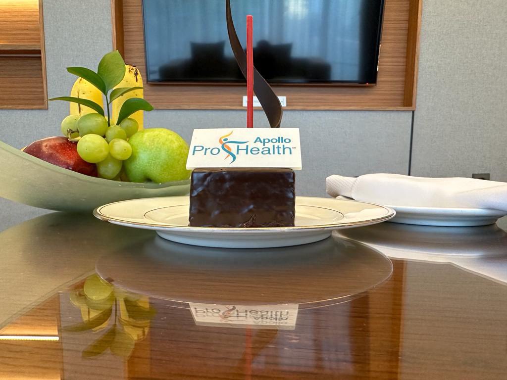 drkhariprasad's tweet image. Hon’ble trade minister of Indonesia, @ZUL_Hasan hosted a dialogue on healthcare for collaboration between India &amp;amp; Indonesia.

It was a surprise to see  #ProHealth branding on the dessert

Great reinforcement of Apollo’s drive towards preventive healthcare

@HospitalsApollo