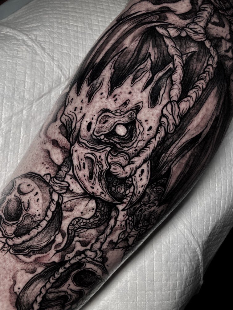 i_am_SHIELD_'s tweet photo. ¿Quién me iba a decir a mí que acabaría llevando un #tattoo a lo personaje de #gtaroleplay cubriéndome la pierna? 😂

Gracias @Mirlo_tattoo ! https://t.co/nOcKtCzTZo