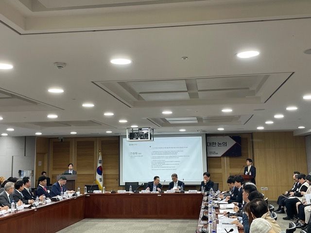 GBBC_io's tweet photo. GBBC is grateful for the opportunity to have GBBC CEO @srolondon  present 🎙️remarks on the global security token offering (STO) landscape at the #STO National Assembly Seminar on April 6th, co-organized by Honorable Hee-Gon Kim and by Digital Finance Center of #aSSIST 🇰🇷 https://t.co/393ZwzwRDD