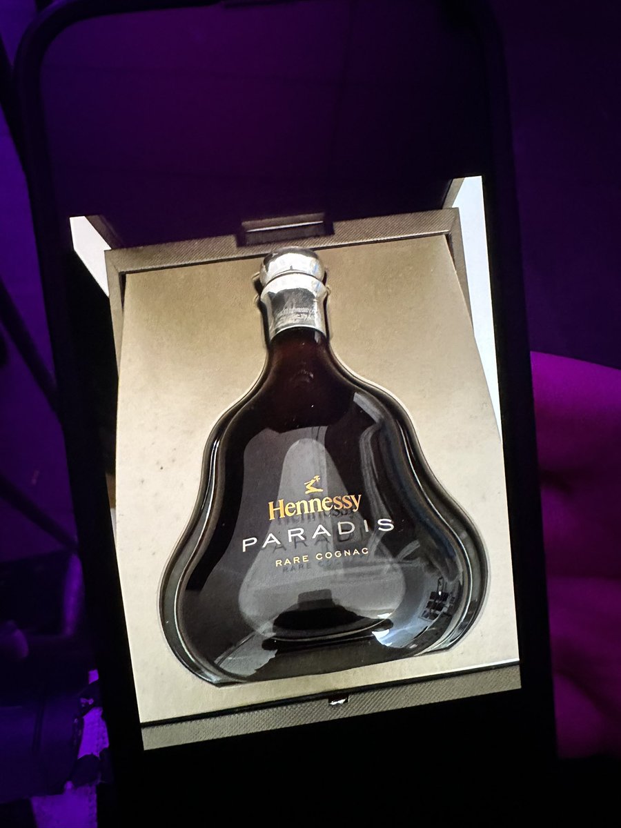 Jans_steeve's tweet photo. Hennessy champagne hill https://t.co/o2KtQROXLk