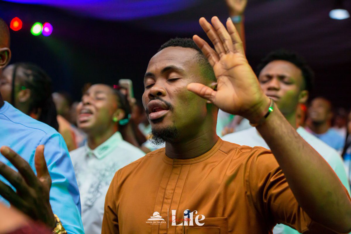 HOTRphc's tweet photo. #Worship
🎼Above all powers (Women of Faith)
🎼Here I am to worship (Hillsong Worship)
Led by Tarila Gbesimi Emiko
#AfricanPraise
#ResurectionPower
#HOTRService
#HouseOnTheRockPortHarcourt https://t.co/A5sK1FJ5Jg