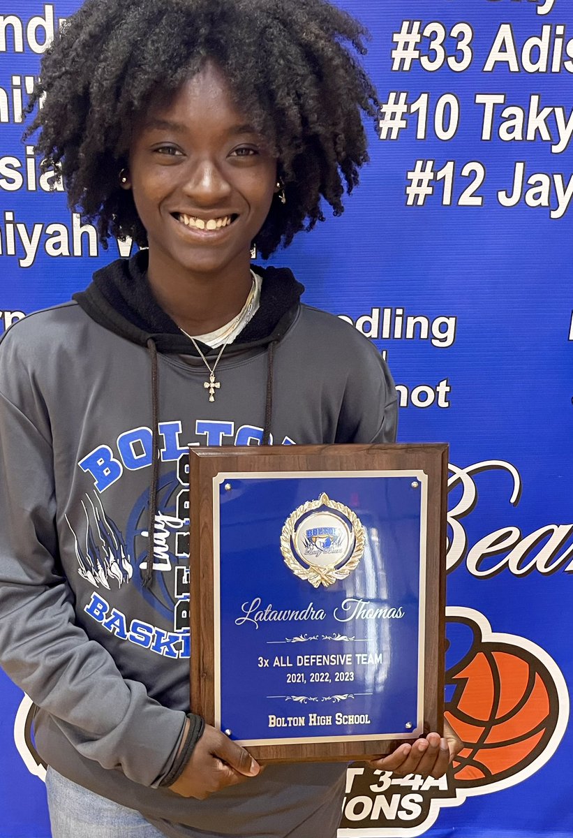 <a href="/LatawndraThoma3/">Latawndra Thomas</a> concludes her HS career as one of the toughest players in program history proven by her 3x All-Defensive Team honor and 300 career steals 
👏🏽💪🏾🏀🐻⛹🏾‍♀️🤍💙❤️
@dylanMD16 @bolton_bears <a href="/KALBSports/">KALB Sports</a>