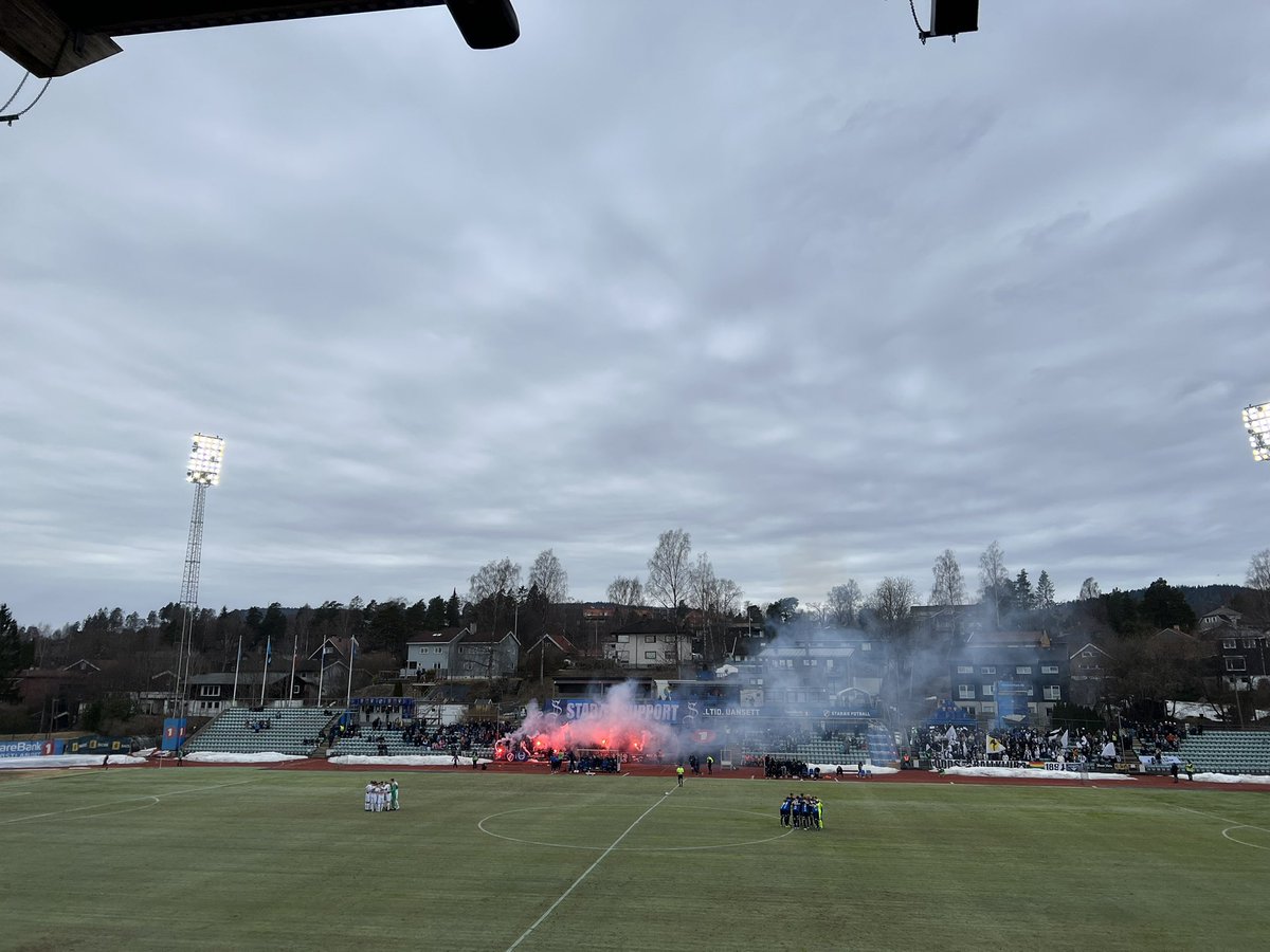 Endelig er verdens beste liga i gang! Det er i hvert fall antydninger til grønt gress på Nadderud.