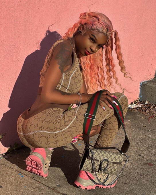 ༆YANNAHTHEFREAK༆’s pics and videos