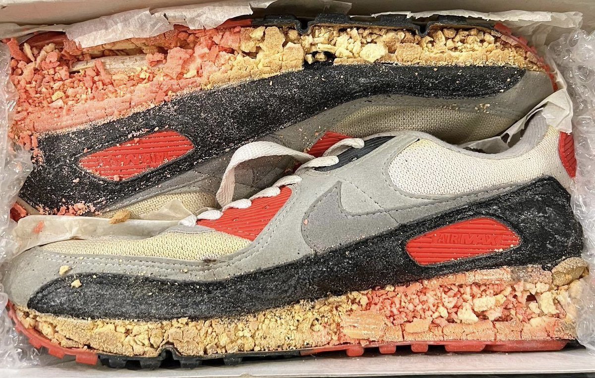ComplexSneakers's tweet photo. Wear your shoes while you still can 😔 https://t.co/TG9wFk272V