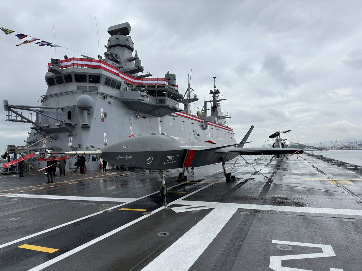 TCG ANADOLU güvertesinde #KIZILELMA!