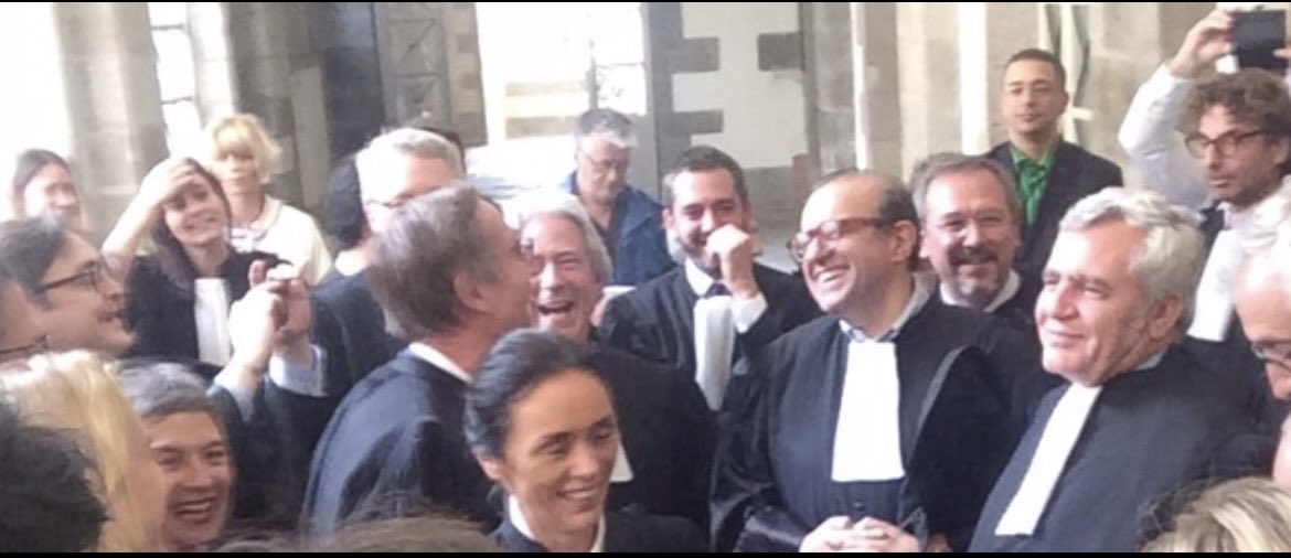 Il était le patron fédérateur et inspirant du barreau pénal dont il était le plus fin connaisseur et le plus ardent défenseur.
Nous aimions son talent, son élégance, sa générosité,ses engagements jusqu’à l’emportement. 
Nous l’aimions.
Et qu’est ce que nous avons ri!
Salut Hervé.
