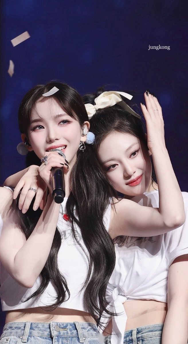 loo01winter's tweet image. #지민아_마이의_푸른봄은_너야
#Welcome_to_MyKarina
 Happy KARINA Day 💙🐈‍⬛💙
#aespa #eespa #에스파
#KARINA #카리나