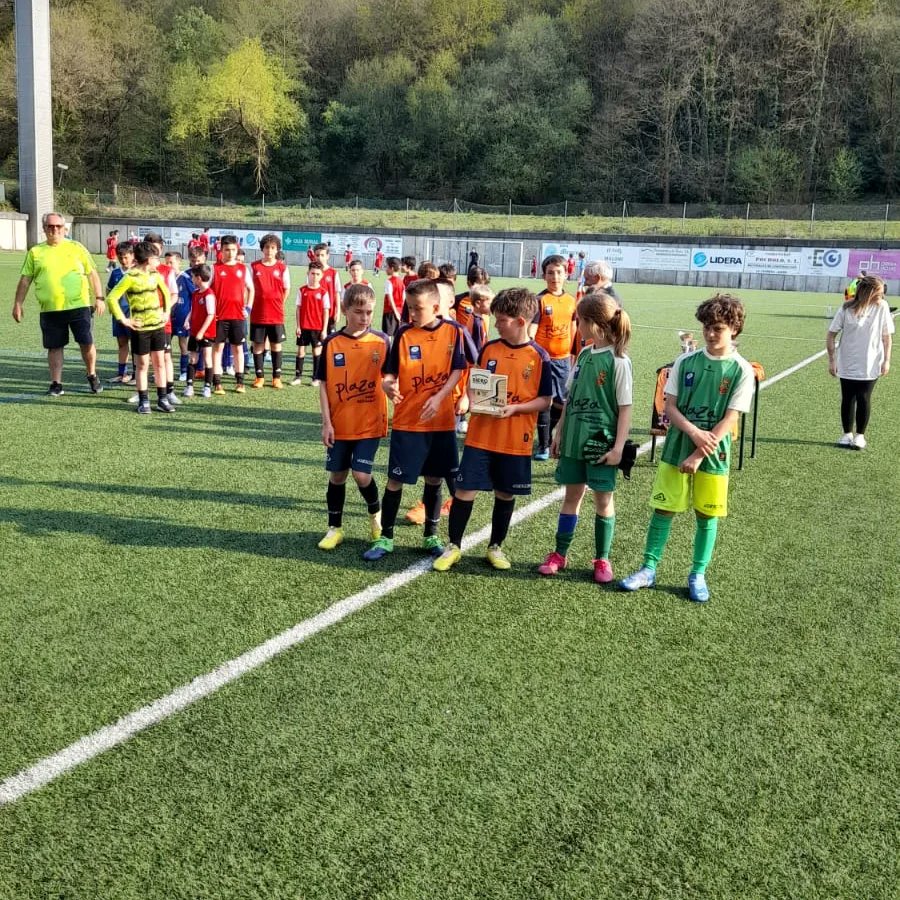 ef_nava's tweet photo. Fin de semana de torneos representando Nava y llevando el nombre de la Villa de la Sidra por los rincones de Asturias con algún que otro trofeo.🙌

¡Grandes guajes!🧡 https://t.co/VzD5wHR6Gy
