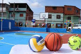 #TomaDato | La #GMBNBT, es Deporte, ya que trabaja en las reparaciones de las canchas deportivas, logrando así alejar a los jóvenes del ocio y las drogas.
@NicolasMaduro @delcyrodriguezv @GRaulparedes @GReynzerRojasO @MPPOP_OFICIAL @CorpoTricolor21 #EsteEsMiPaís