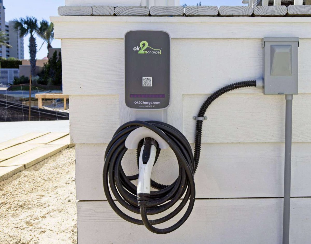 ok2charge's tweet photo. Thanks to our integration with LMPM software, these new EV charging stations were quickly and easily integrated into this amazing rental property experience. Check out @KaiserVacations today: https://t.co/aiv3o3t7M2

#EVCharging #VacationRentals  #GoGreen #Gulfshores https://t.co/XNpW2Vp65w