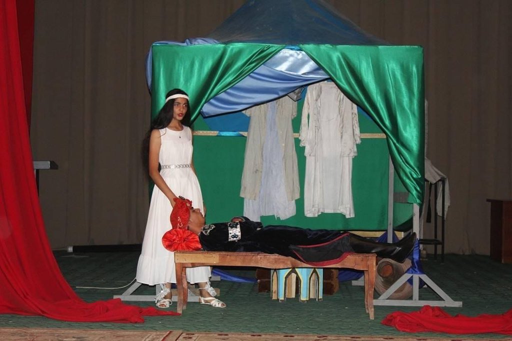 GİKM-da genclerle birge tamasa da sehnelesdiririk. Bu sayede köhne milli filmlerimizi yasadırıq.
<a href="/presidentaz/">Ilham Aliyev</a> <a href="/1VicePresident/">Mehriban Aliyeva</a> <a href="/LeylaAliyeva_/">leylaliyeva999</a>  <a href="/Youthfund_Az/">Gənclər Fondu</a> <a href="/AzerbaijanPA/">AzerbaijanPA</a>
#GİKM #GİKMbağlanmasın #GİKMbaghlanmasin #Azerbaijan
#azerbaycan