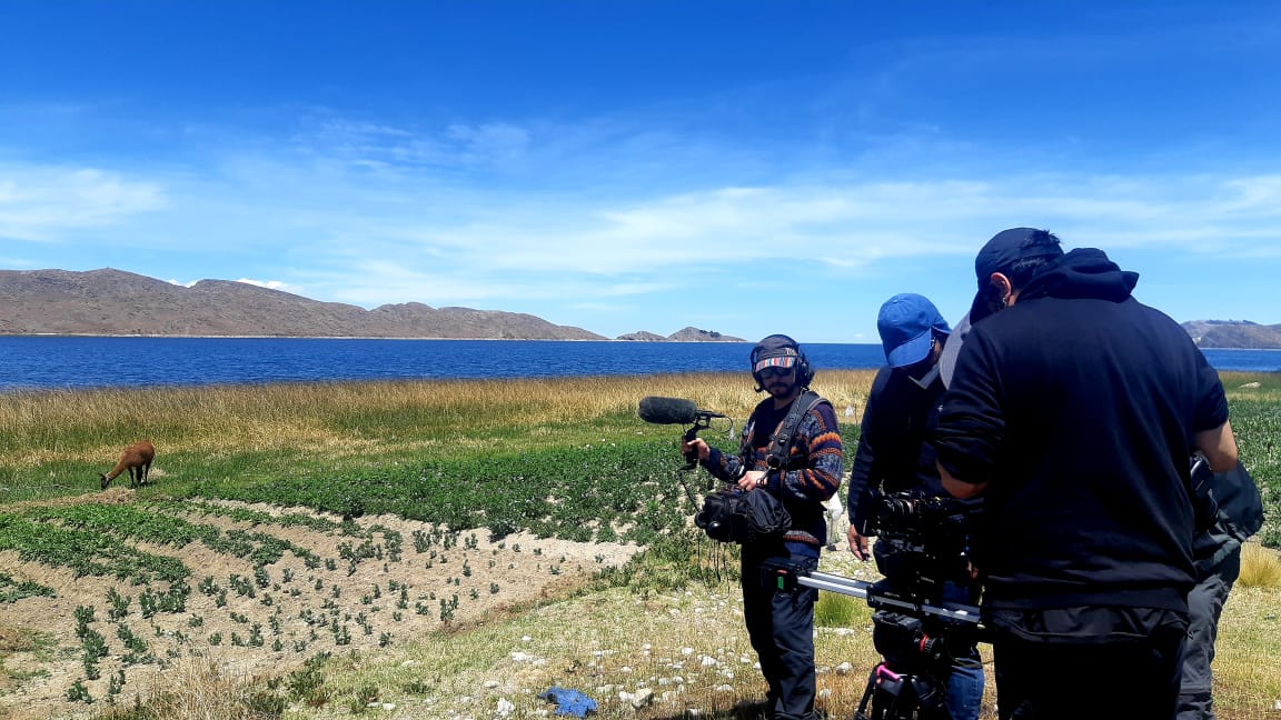 facultadarquv's tweet photo. Cineastas UV estrenan en 13C serie que recorre Latinoamérica https://t.co/Dc2lt0iMtE @uvalpochile @rvletelier @escueladecineuv https://t.co/udHJSTNtWu