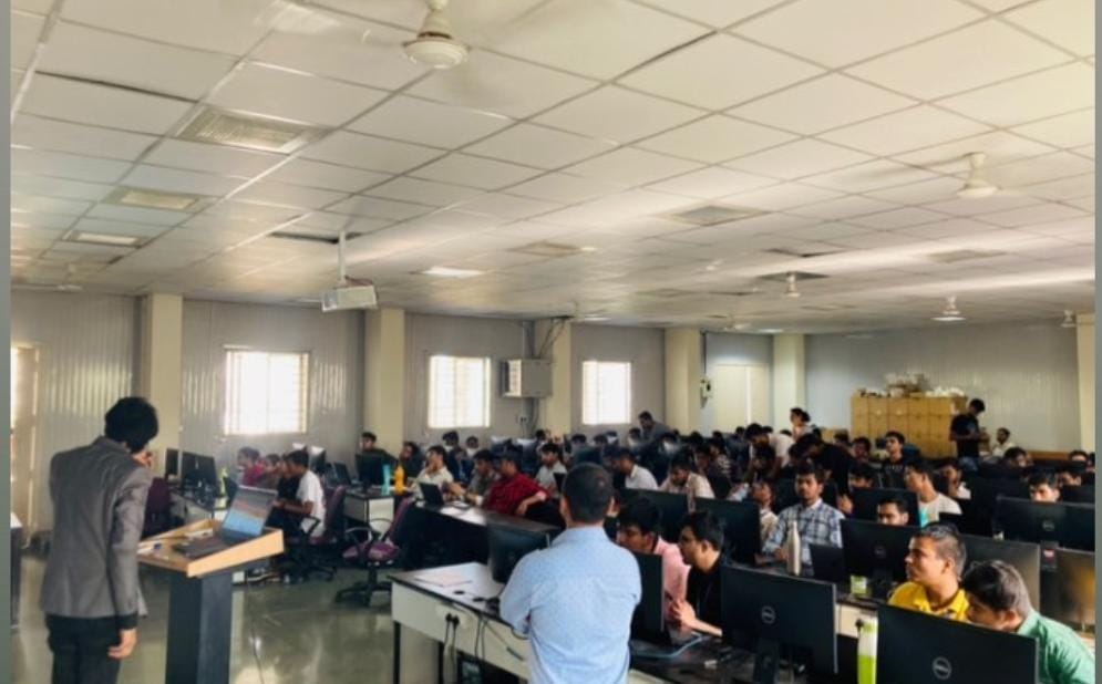 Codame_IIITB's tweet image. Day 2 of webdev with codame is concluded. Thanks to the team, speaker and the enthusiastic students the workshop has been really successful! 
#codameiiitb #webdevelopment #codinglife #techtwitter