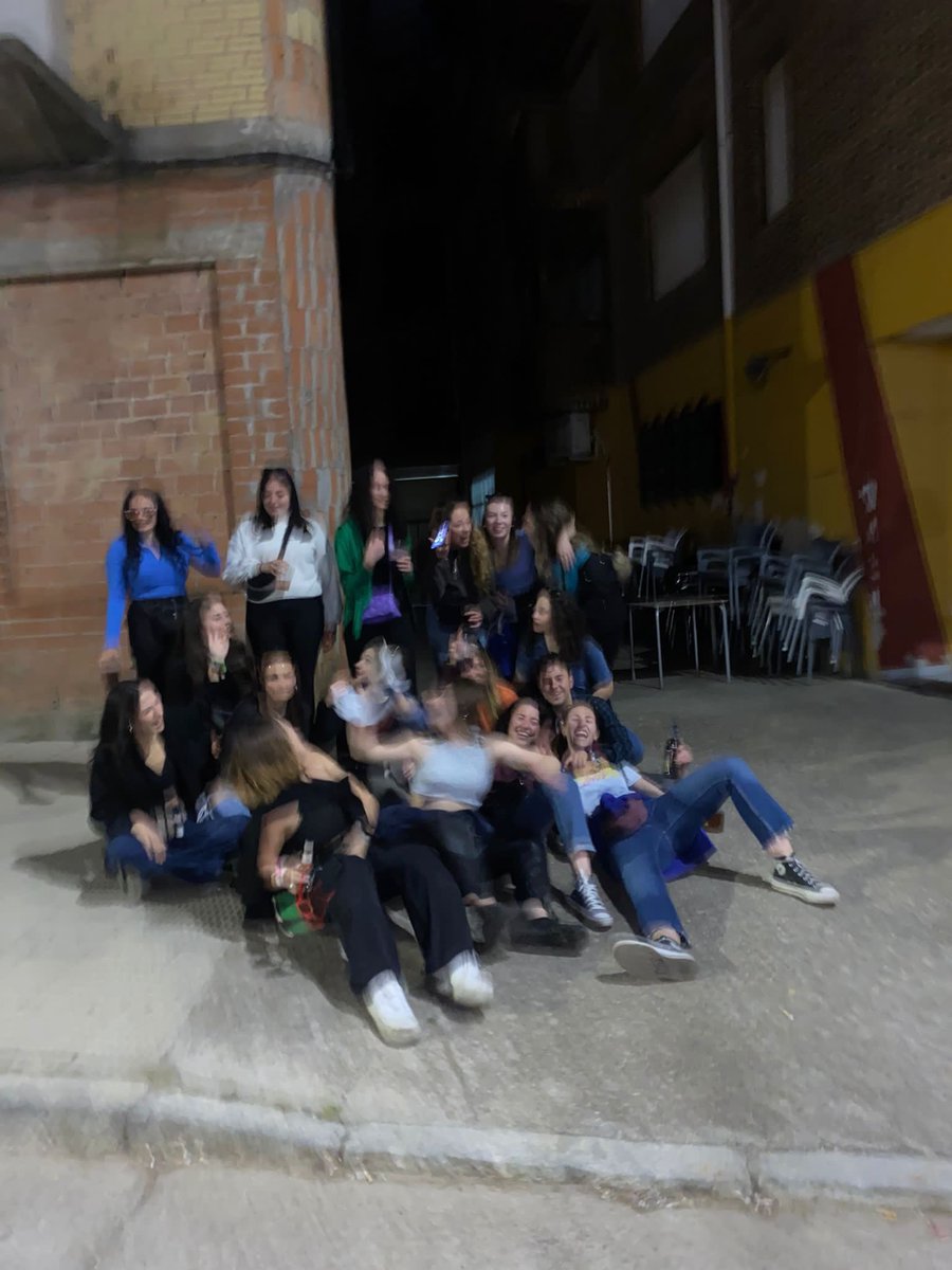 andreitahdr's tweet photo. Vamos hacernos una foto de grupo

Las fotos: https://t.co/XulmS3dPlR