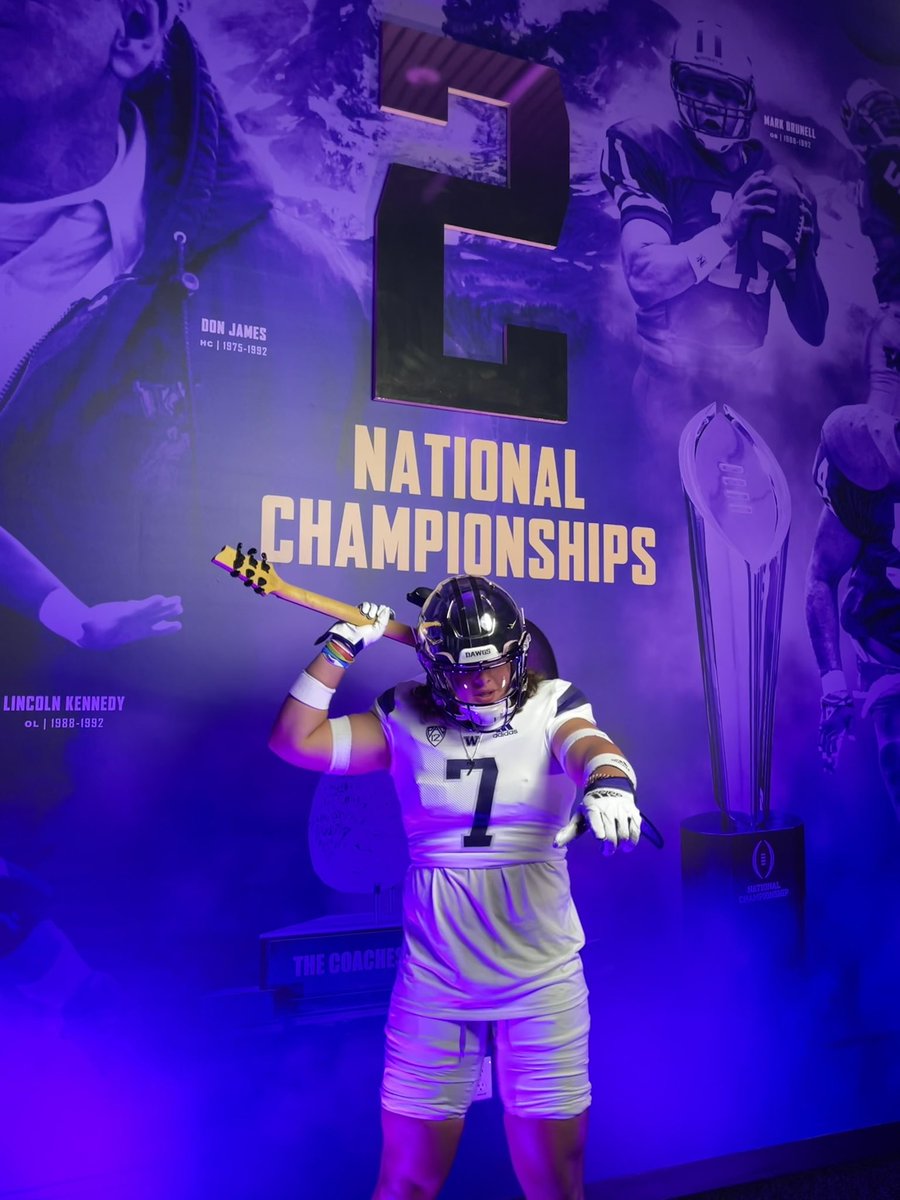 Thank you @UW_Football for the hospitality! I see something special building at UW. Until next time… @GregBiggins @latsondheimer @Daygofootball @KUSIPPR @Cbad_Football @CoachTThom @ErikHamburg @kyle_schaal @coachfredy @jerretmcelwain @TheChrisRubio @CoachNokesDL @CoachMorrell3