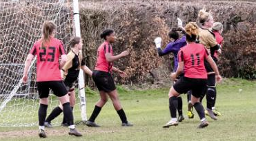 Dec_Murph's tweet photo. 🚨⚽Join Wormley Ladies for a training session in Cheshunt TOMORROW &amp; or jump in our friendly game on Sunday!

We can accommodate up to 4 players as we are a light for this week, must have played Eastern Region level or higher

📢 Spread the word – RT &amp; share! #WomensFootball https://t.co/zIajXWahJQ