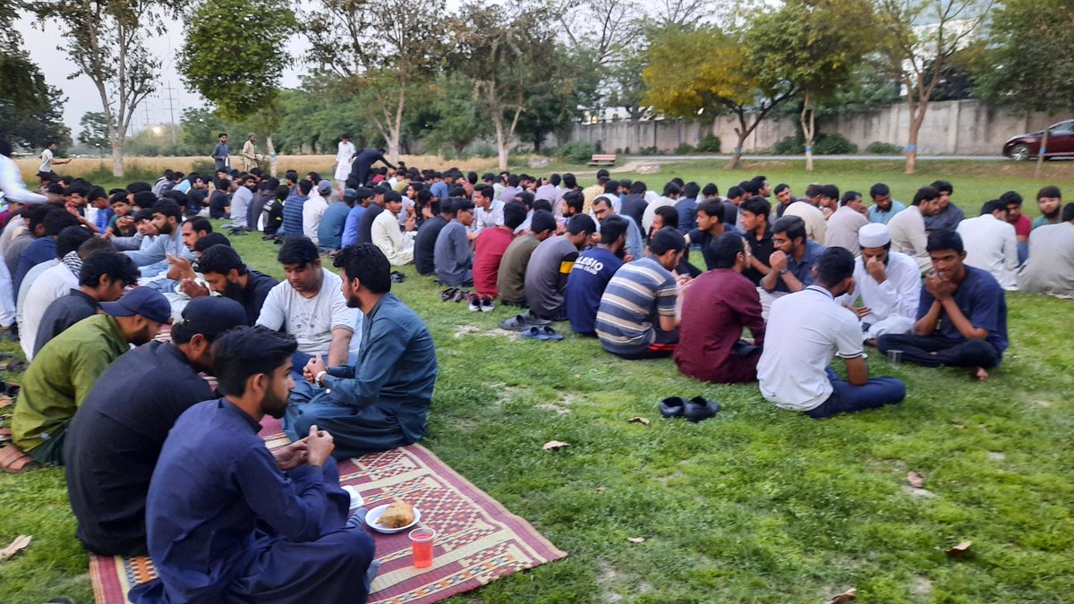 مصطفوی سٹوڈنٹس موومنٹ جامعہ پنجاب لاہور کے زیر اہتمام "دعوت افطار" کا انعقاد کیا گیا جس میں خصوصی شرکت شیخ فرحان عزیز مرکزی صدر MSM پاکستان نے کی۔ اس موقع پر میاں انصر محمود مرکزی جنرل سیکرٹری ایم ایس ایم پاکستان اور دیگر ذمہ داران بھی موجود تھے۔

دعوتِ افطار میں سینکڑوں طلبا نے