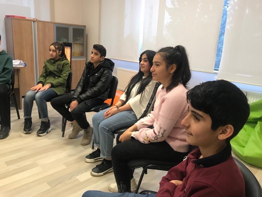 hsnvlyl's tweet photo. Mən hüquqşünas olmaq istəyirəm və “Hüquq” klubunda sədr idim, öyrəndiklərimi yaşıdlarıma da öyrədirdim #Gikmbaglanmasın

@presidentaz @1VicePresident @LeylaAliyeva_  @Youthfund_Az @AzerbaijanPA
#GİKM #GİKMbağlanmasın #GİKMbaghlanmasin #Azerbaijan
#azerbaycan https://t.co/qamT9nyPlp