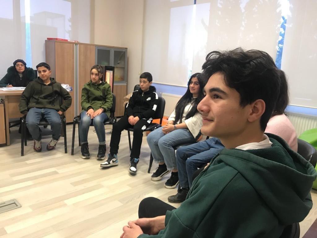 hsnvlyl's tweet photo. Mən hüquqşünas olmaq istəyirəm və “Hüquq” klubunda sədr idim, öyrəndiklərimi yaşıdlarıma da öyrədirdim #Gikmbaglanmasın

@presidentaz @1VicePresident @LeylaAliyeva_  @Youthfund_Az @AzerbaijanPA
#GİKM #GİKMbağlanmasın #GİKMbaghlanmasin #Azerbaijan
#azerbaycan https://t.co/qamT9nyPlp