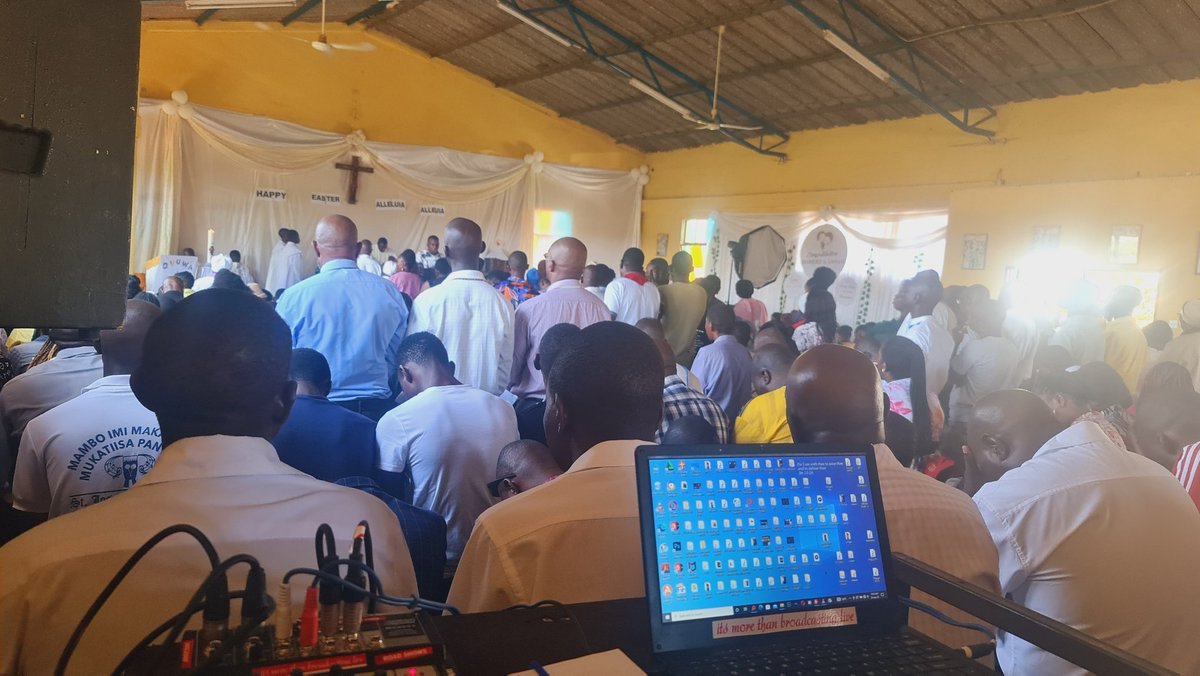 OnPointMedia4's tweet photo. Sound System that connects the dots of Happiness and Joy!!
Congratulations Mr & Mrs Tsandukwa.
Thank you for trusting us with your special event.
09/04/2023
Venue : Roman Catholic Church and Guide Events (Shamba Gardens)
MC @LloydMungoni
#PASystemHire #advertising #events https://t.co/CFUrwpsOY9