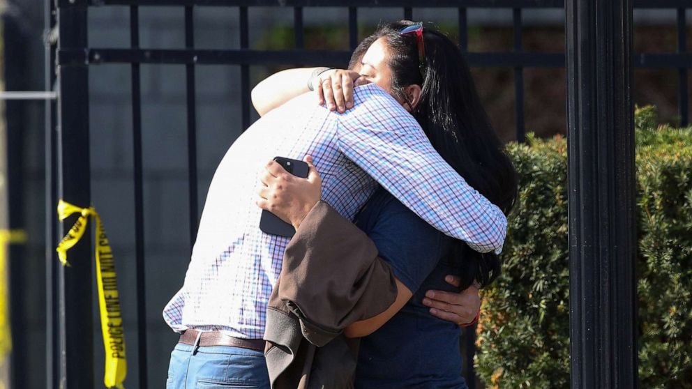 shannonrwatts's tweet photo. Two of the Kentucky Governor’s friends were shot today at a bank in Louisville; one of them died. Five people killed in total; eight wounded. The gunman is dead. 

Photo by Michael Clevenger/The Courier https://t.co/6TABfivO01 https://t.co/RfvAhQw7qk