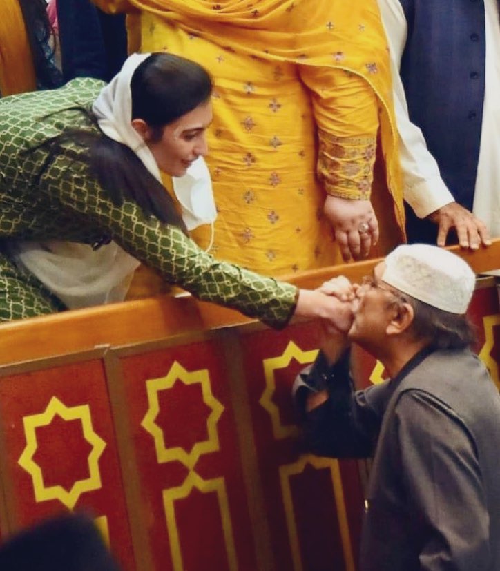 SajjadJ02465962's tweet photo. One year ago on this day, What a beautiful picture and memorable moments between the great father @AAliZardari and great daughter @AseefaBZ , Jiye Bhutto 🇱🇾 🌹🌹
@BBhuttoZardari 
@BakhtawarbzFans @psfmansoor @LalaMuradKhan 

#psfquest https://t.co/ma4Omfv1Rh