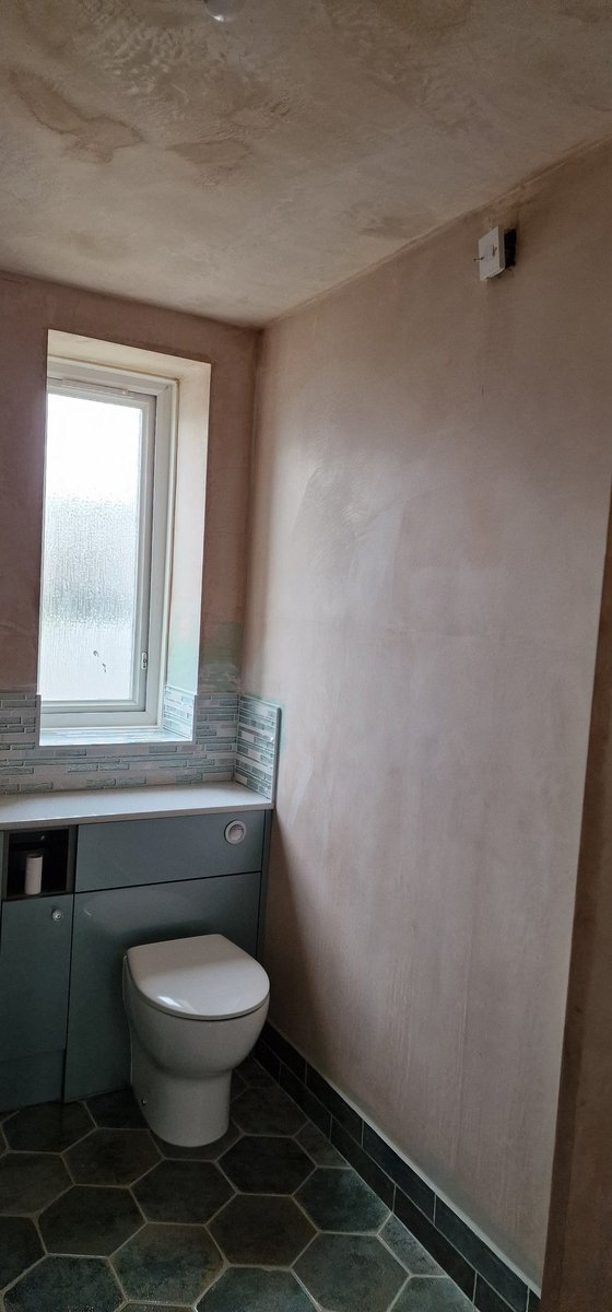 otmdecorating's tweet photo. Cloakroom completed today.
Walls and ceiling in Isomat Bath&amp;Kitchen
Woodwork in Isolac aqua gloss
Wallpaper supplied by @Brewerspaints https://t.co/x1nberMNdf