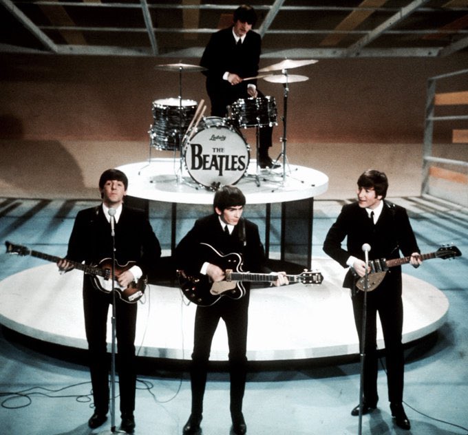 retrochenta's tweet photo. Hoy hace 53 años que Paul McCartney anunció en una entrevista en el Daily Mirror la separación definitiva de su grupo “The Beatles”. https://t.co/OggSsDoII7
