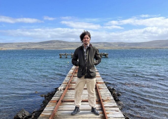 VictoriaTrape's tweet photo. “En Malvinas hay un colonialismo del siglo XIX en el siglo XXI” 

Gracias @jmrosas1845, Secretario Ejecutivo del @MuseoMalvinas, por la entrevista para @CatalunyaPlural sobre el reclamo histórico que mantiene🇦🇷 sobre las islas que 🇬🇧 ocupa desde 1833  

https://t.co/vhFX6pRByh https://t.co/EsIlz133pL