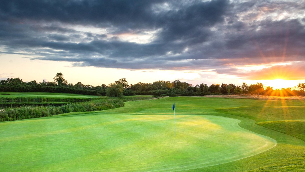 Luttrellstown's tweet photo. ⛳ 🌤️ The days are getting longer and there is no better place to spend those bright evenings than on our golf course! 

Afterwards, pop into our Clubhouse for a well deserved meal either in our Spike Bar or Club Bar.

#GolfatLuttrellstown #LuttrellstownCastleResort https://t.co/IbZv5Zw0Ff