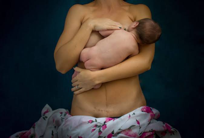 Sports_Doctor2's tweet photo. I was going about my business when I saw this tweet;

“Mothers who gave birth through cesarean section(CS) don't know the pain of giving birth. They didn't labor enough for the child hence they don't really love their children.”

This is a DEVILISH mentality to have in 2023 and I’ve decided to do a thread, “WHY DO WOMEN DO C/S?”

Please Retweet 
#OdogwuTales.