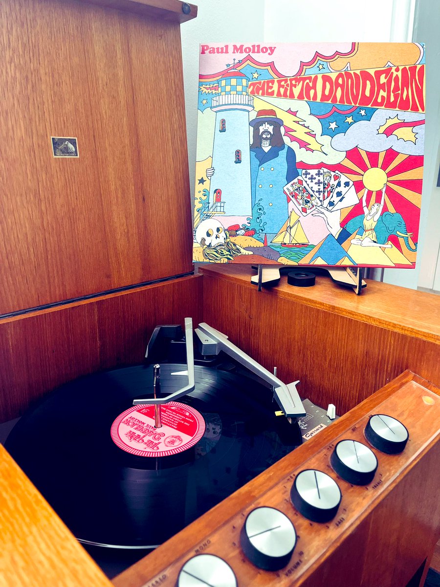 Opening track like sunshine… perfect bank holiday spin!

#NowPlaying 🎶

#PaulMolloy 

🌞