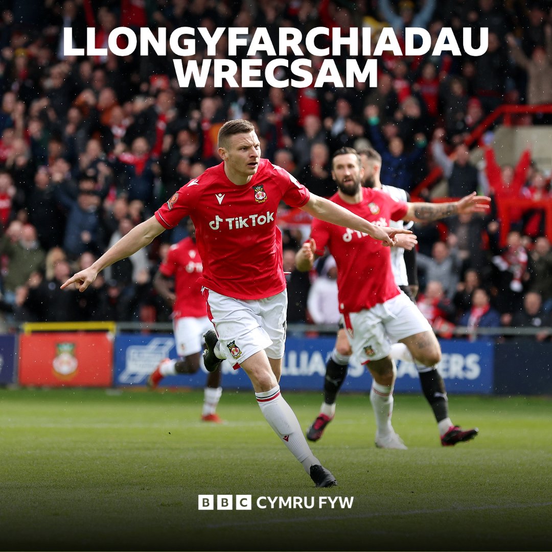 Wrecsam gam yn nes at ddyrchafiad ar ôl ennill yn erbyn Notts County mewn gêm gofiadwy ar Y Cae Ras ❤️ ⚽️