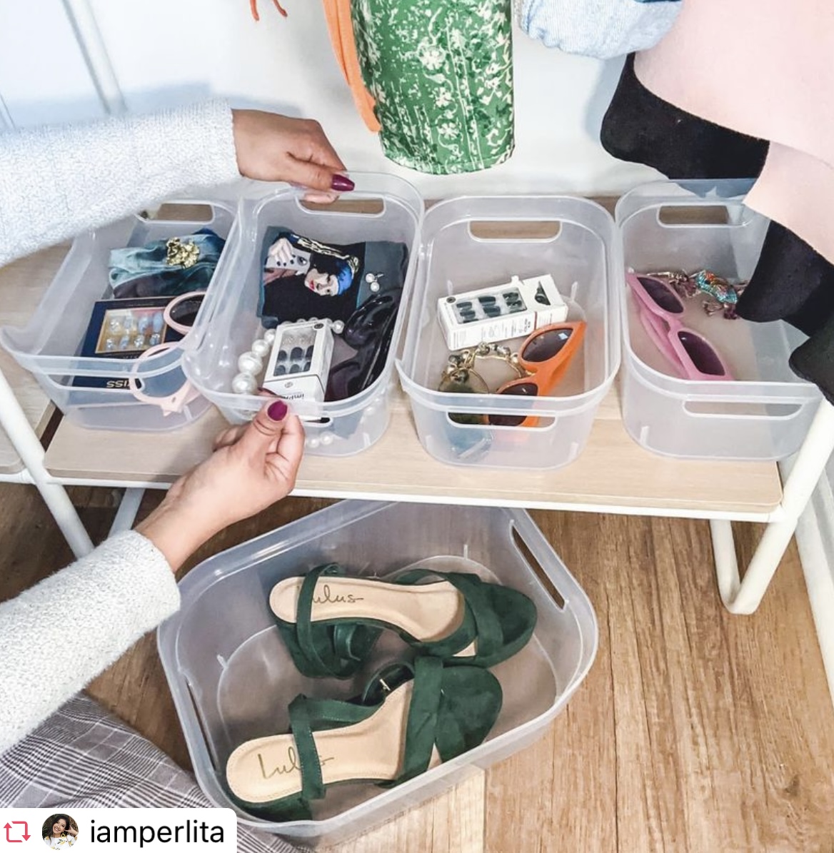 Sterilite_Corp's tweet photo. Minimize the morning stress by planning your outfits at the beginning of the week! Use our Storage Trays to help organize the right accessories for the day's outfit! 👜🕶️
#sterilite #sterilitenation #organize #outfitorganization #lessmess #lessstress #getyourstoday https://t.co/kv91Wy2Gh9