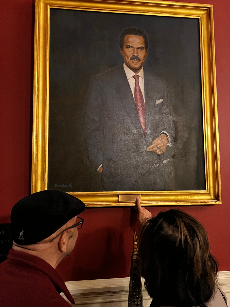 Honoring the legacy of @reginaldflewis with my incredible co-author @blair.s.walker at the historic @harvardclubnyc. An extraordinary leader who continues to inspire us. 🙌🏼 #ReginaldLewis #HarvardClubNYC #Legacy #Leadership #Inspiration