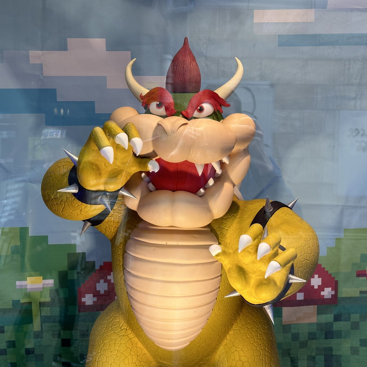 1ButtonStudio's tweet image. Happy Easter everyone! 🍄 
This year at 1Button we fell in love with these adorable Super Mario characters in chocolate created by Thierry Court 🍫🍄
And what about the shop window with this full-size chocolate Bowser?! Isn’t it awesome?