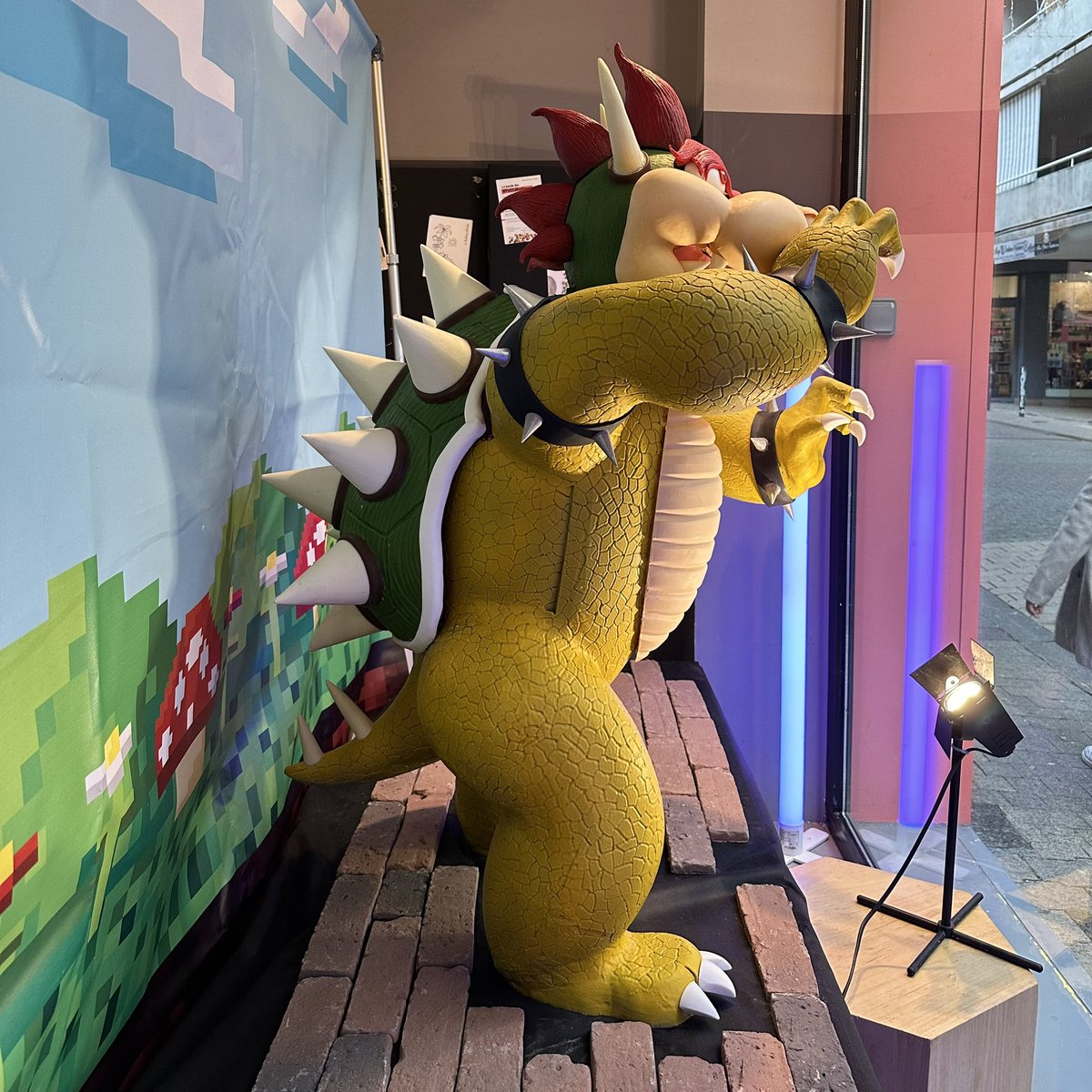 1ButtonStudio's tweet image. Happy Easter everyone! 🍄 
This year at 1Button we fell in love with these adorable Super Mario characters in chocolate created by Thierry Court 🍫🍄
And what about the shop window with this full-size chocolate Bowser?! Isn’t it awesome?