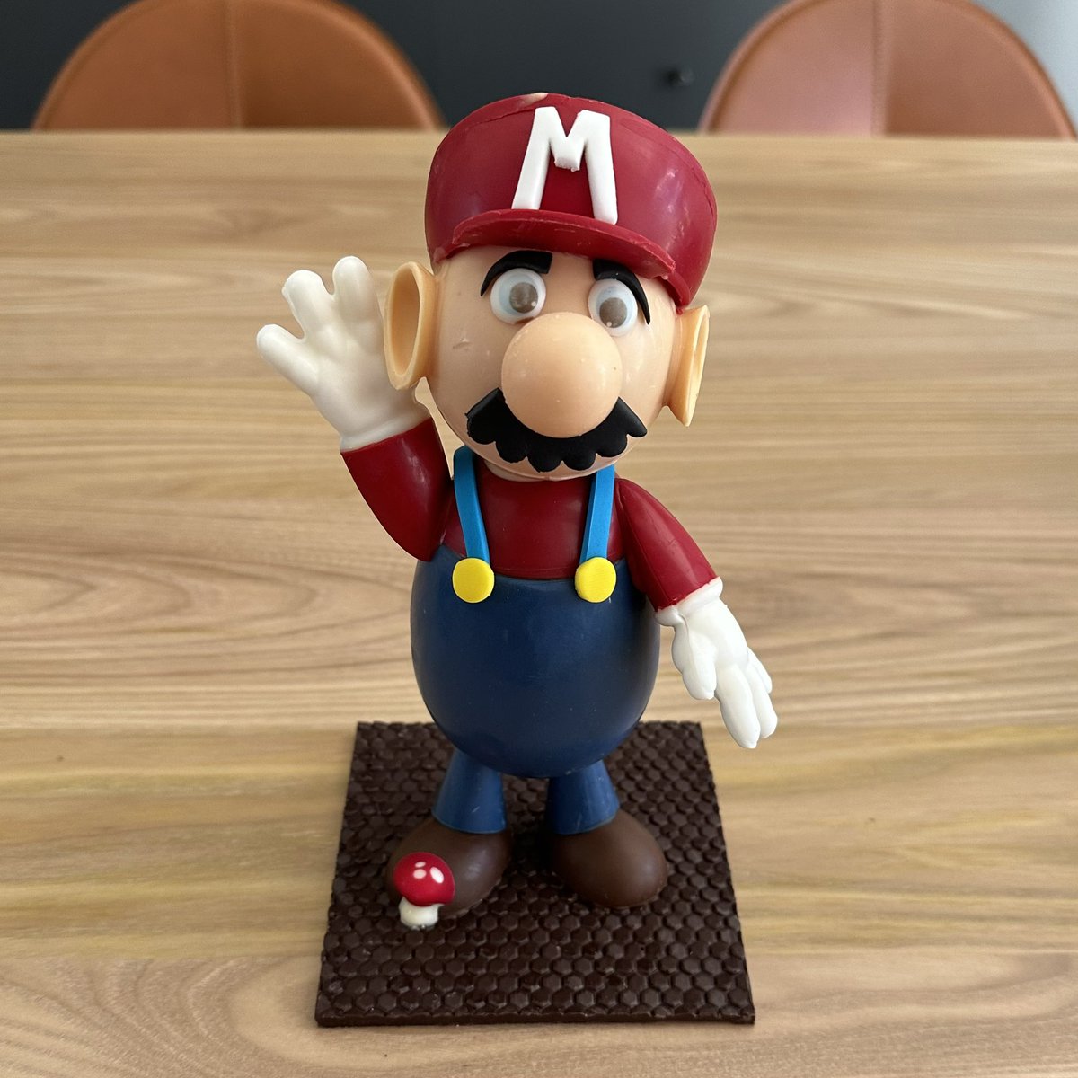 1ButtonStudio's tweet image. Happy Easter everyone! 🍄 
This year at 1Button we fell in love with these adorable Super Mario characters in chocolate created by Thierry Court 🍫🍄
And what about the shop window with this full-size chocolate Bowser?! Isn’t it awesome?