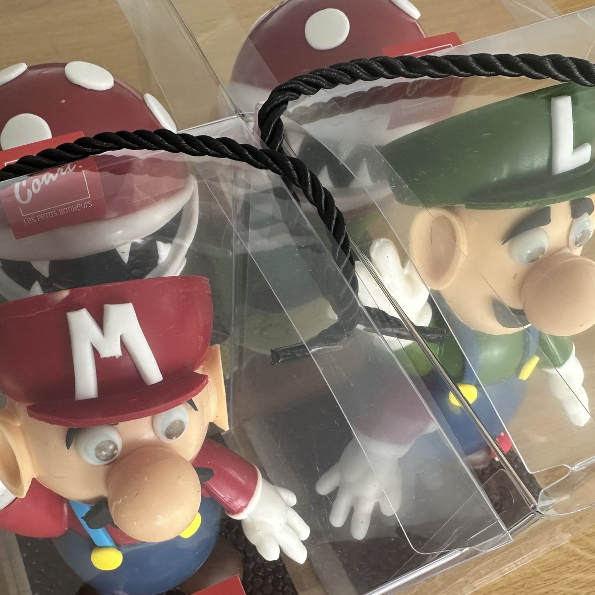 1ButtonStudio's tweet image. Happy Easter everyone! 🍄 
This year at 1Button we fell in love with these adorable Super Mario characters in chocolate created by Thierry Court 🍫🍄
And what about the shop window with this full-size chocolate Bowser?! Isn’t it awesome?