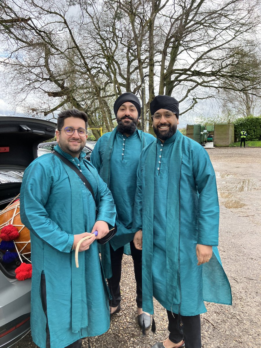 TheD_E_A's tweet photo. Another awesome Entrance performed by The Official Dhol Enforcement Agency today for the Raja Family Leicester! Well done team! #allaboutthelivemusic #dholplayers #dholis #dholplayer #Dholteam #dholenforcementagency #Punjabi #folkmusic #Algozey  #Weregunnafolkyouup! #ThatsallFolk https://t.co/NKei21SUdS
