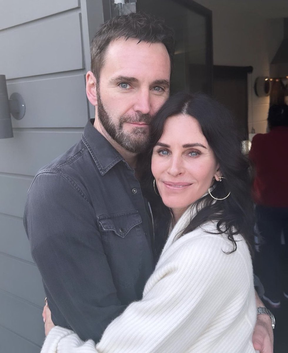 CentralCoxBr's tweet photo. “Feliz Páscoa para todos!”

• Courteney Cox via Instagram https://t.co/8sRmW0l8zn
